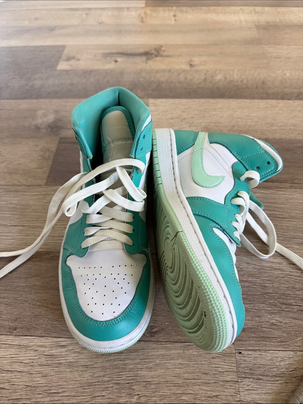 Women Teal & White air Jordans